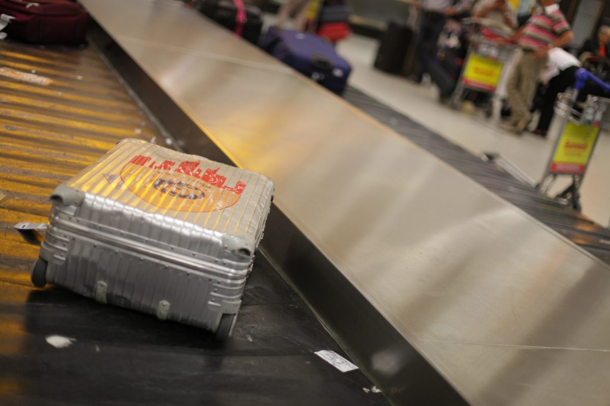 Baggage on airport carousel - Solution to the International Luggage Issue
